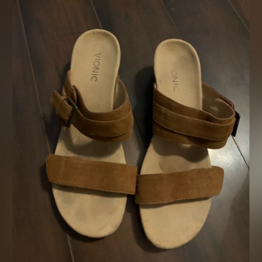 Vionic Brown Sandals Minimalist Slip-On Design